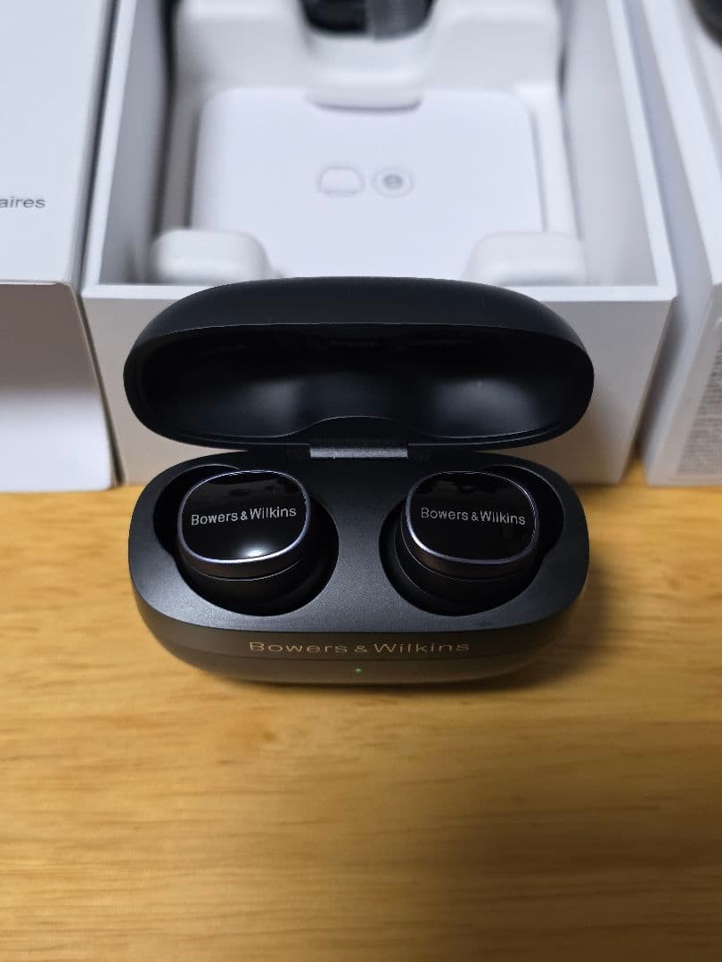 K*M様 Bowers & Wilkins Pi8 ブラック　保護ケース付き