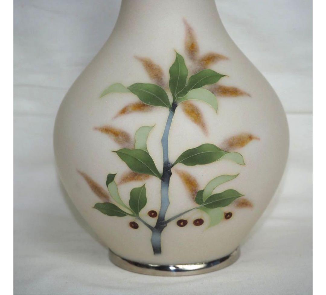 送料無料　最上級田村七宝謹製白地花紋七宝花瓶　銀銘 有線・無線七宝幻想的な文様