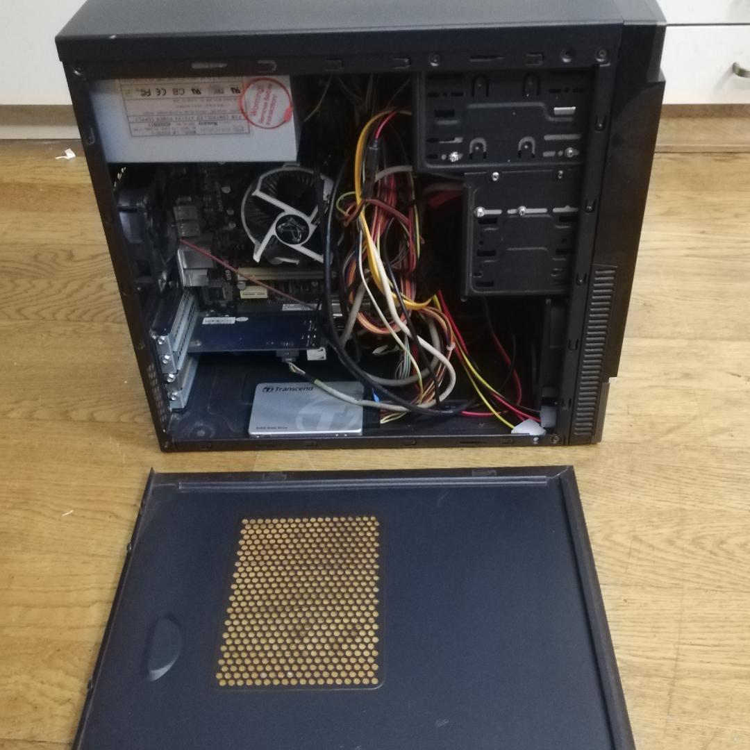 可愛らしいミニタワー筐体に、Core i5 4590 256SSD 8GB