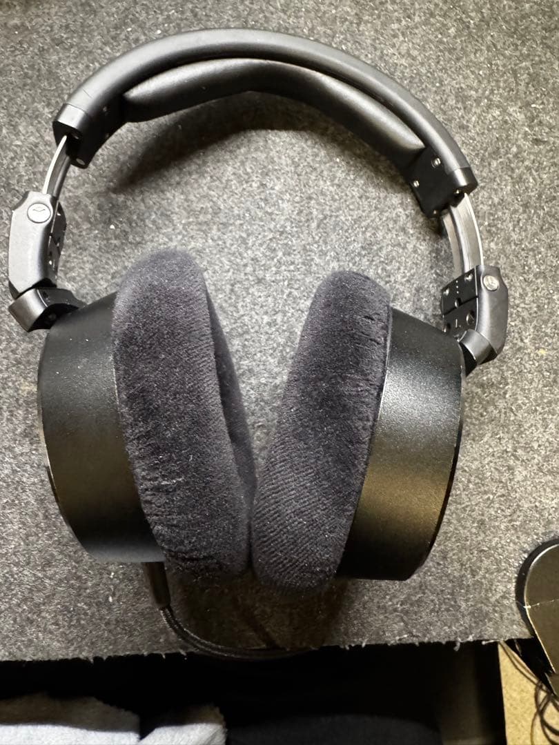 ヘッドホン Neumann NDH30