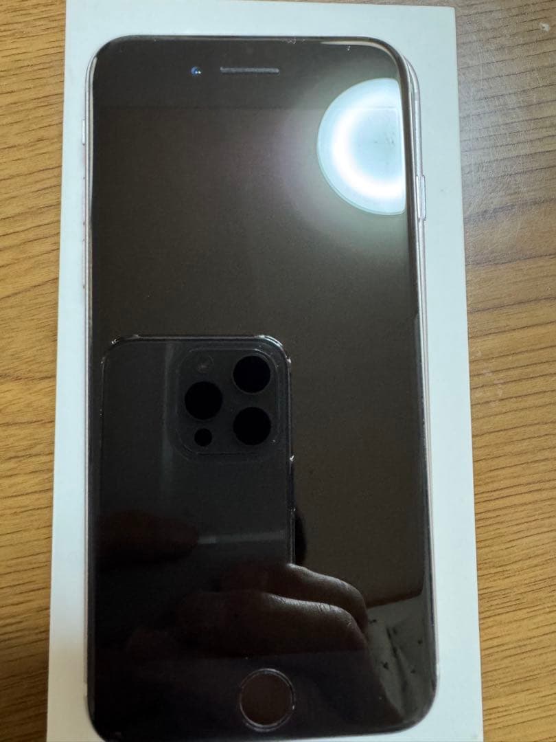 【値下げ中】iPhone SE 第3世代 64GB SIMフリー 訳あり