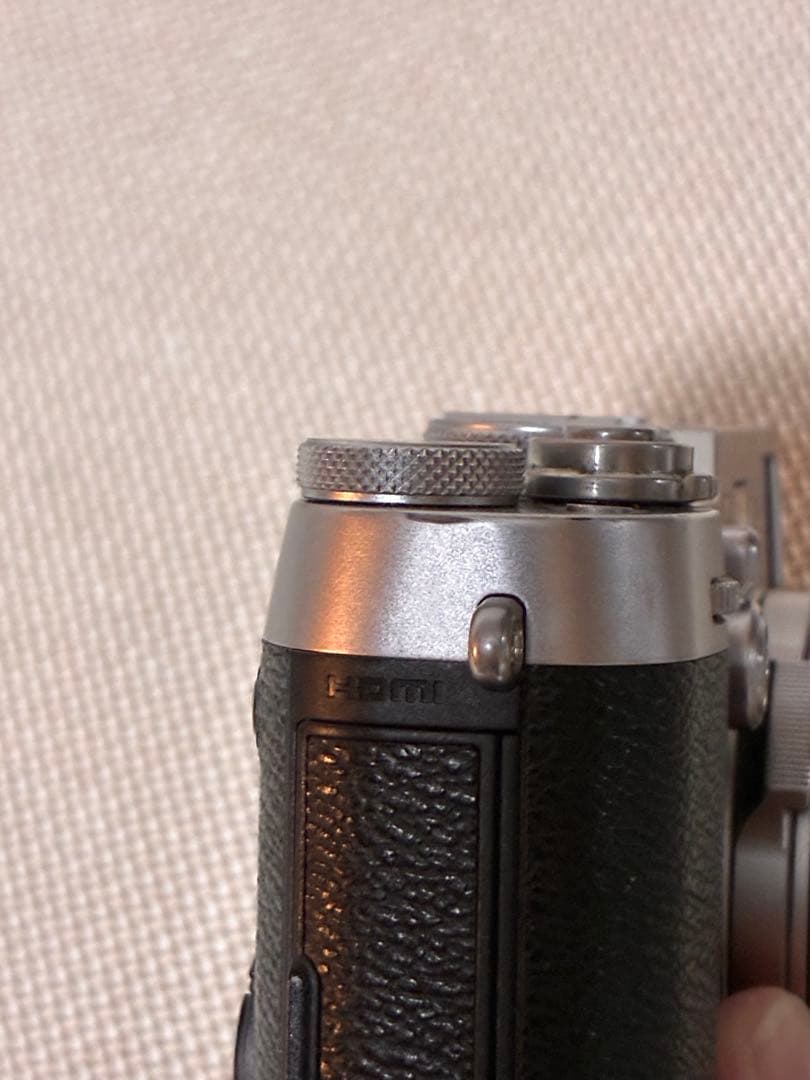 FUJIFILM X100F シルバー｜美品｜元箱・｜純正ストラップ　充電器