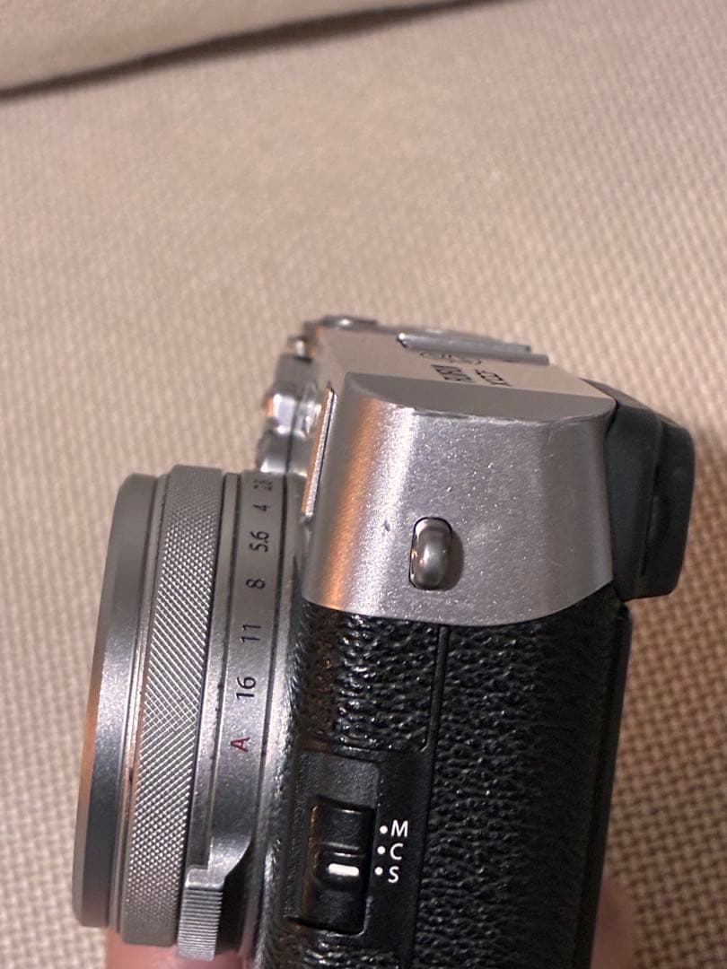 FUJIFILM X100F シルバー｜美品｜元箱・｜純正ストラップ　充電器