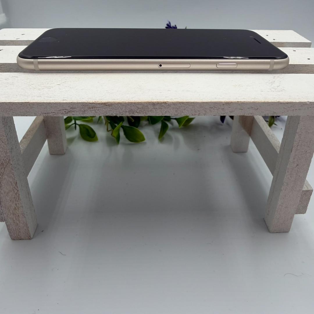 【美品】iPhone SE第3世代 64GB スターライト 376