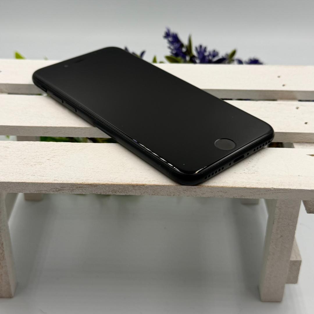 iPhone SE第3世代 64GB ミッドナイト 372