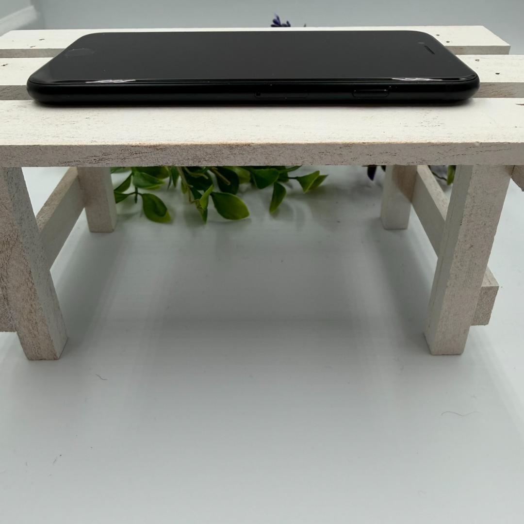 iPhone SE第3世代 64GB ミッドナイト 372