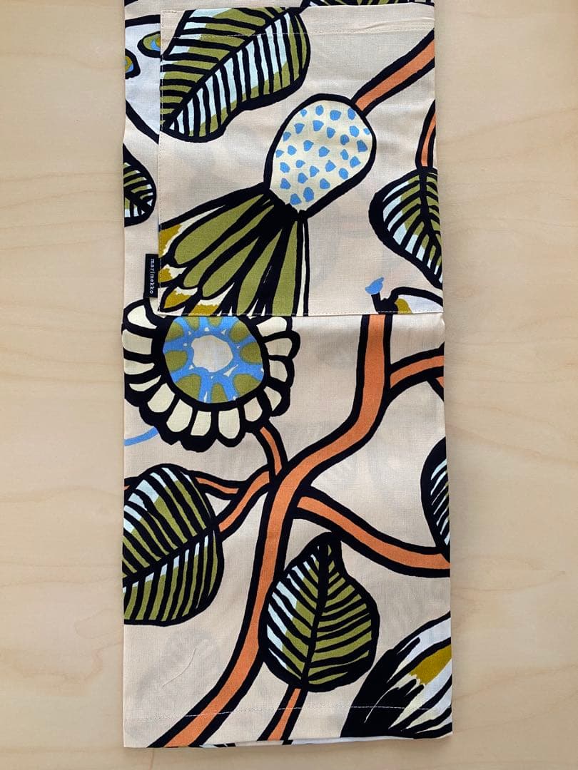 マリメッコ 2025年　新作　Tiara ティアラ　エプロン