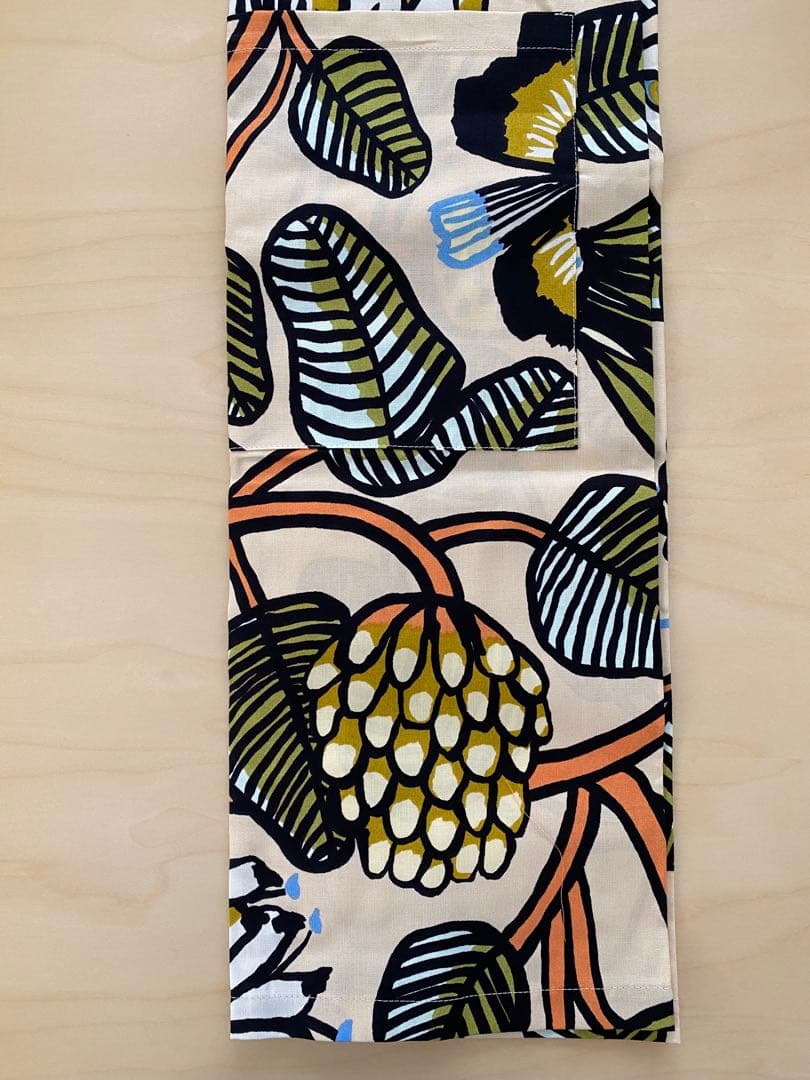 マリメッコ 2025年　新作　Tiara ティアラ　エプロン