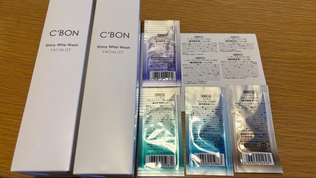 C'BON シャイニーホイップ200ml 洗顔料、おまけに美容液4枚