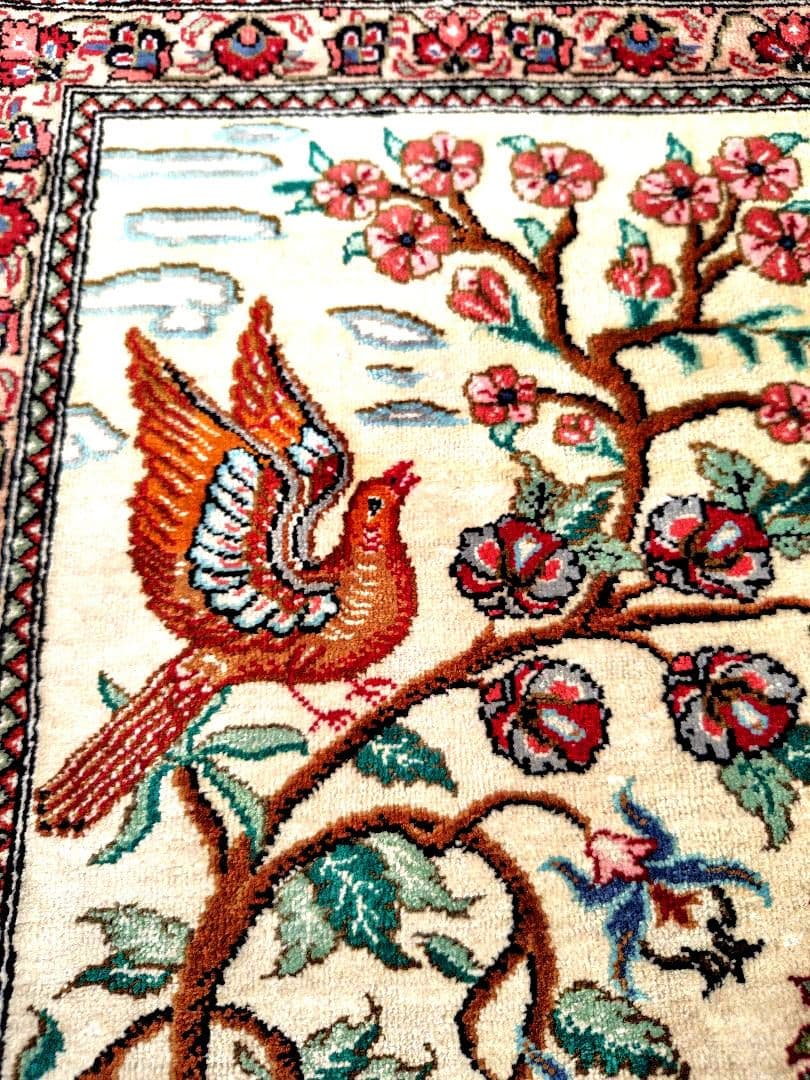 【生命の樹】手織りペルシア絨毯　イラン産シルクタペストリー　花鳥双樹