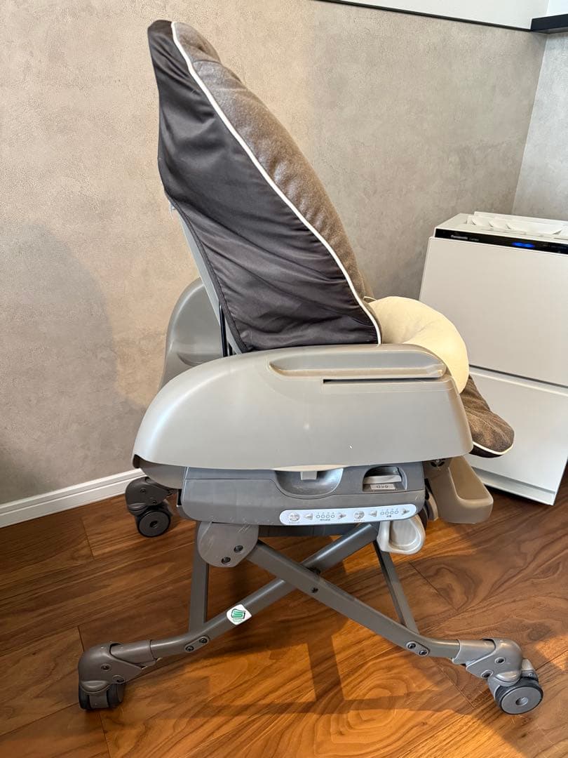 コンビ　ネムリラ AUTO SWING BEDi EG