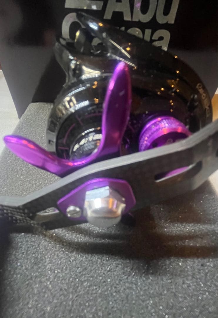 Abu Garcia EXD ベイトリール 5.4:1 黒/紫