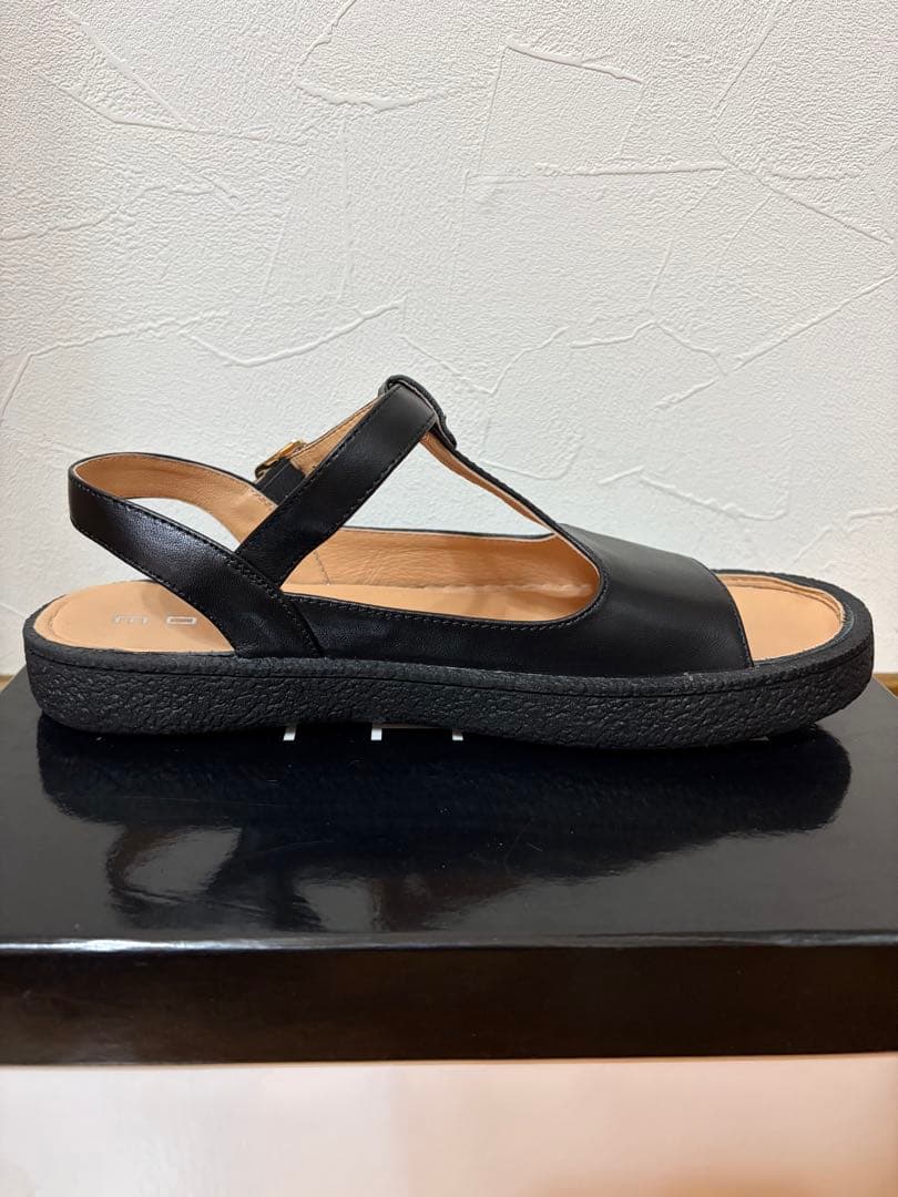 MOHI / Tストラップサンダル 38