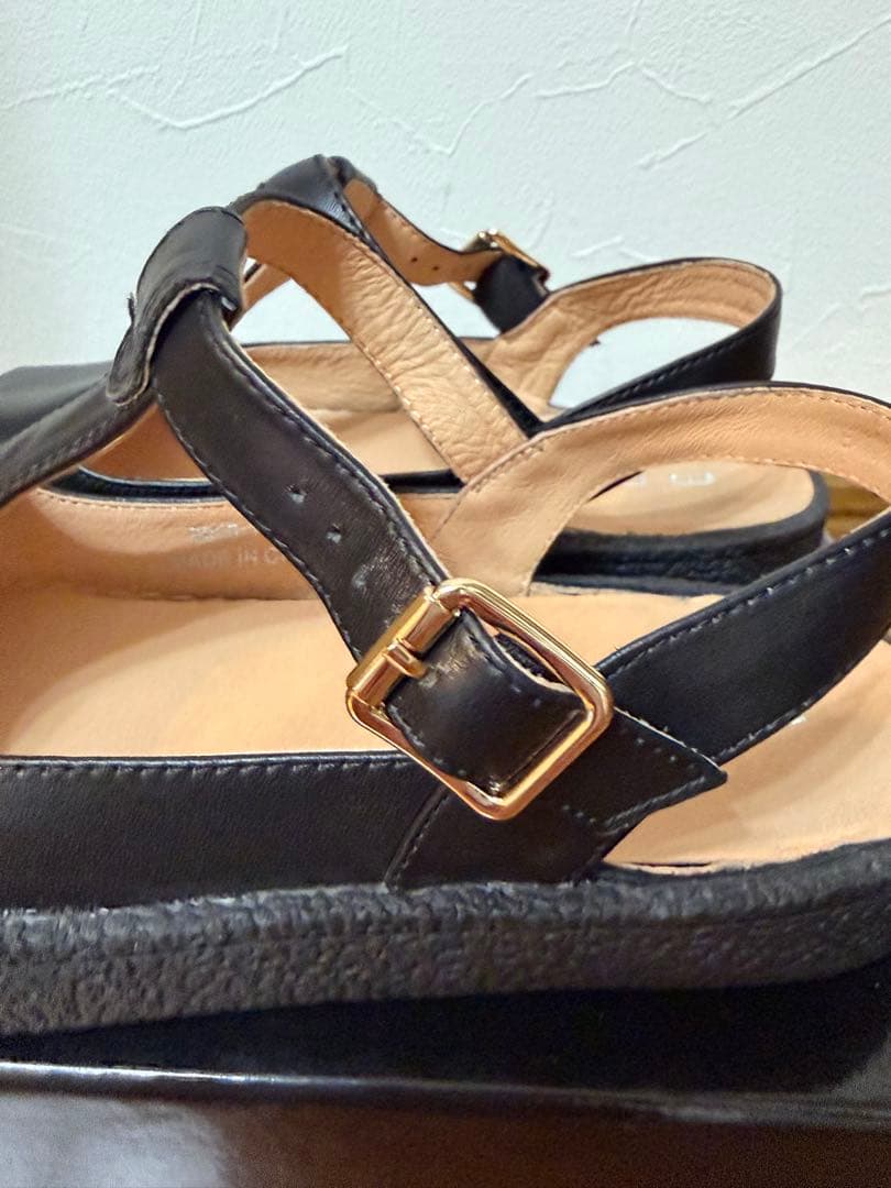 MOHI / Tストラップサンダル 38