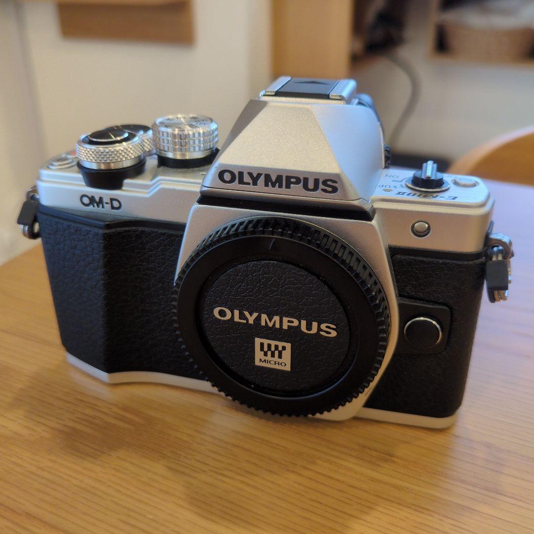 OLYMPUS OM-D E-M10 Mark 2 レンズ他おまけ※商品状態記載