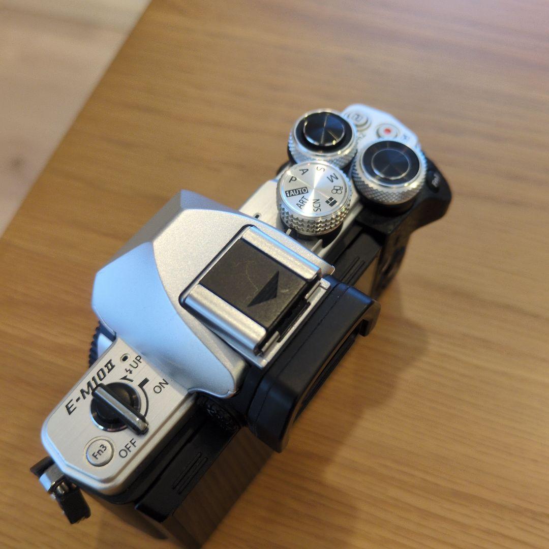 OLYMPUS OM-D E-M10 Mark 2 レンズ他おまけ※商品状態記載