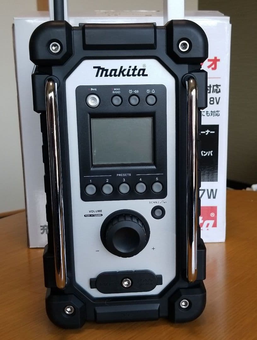 ラジオ・コンポ makita MR107W