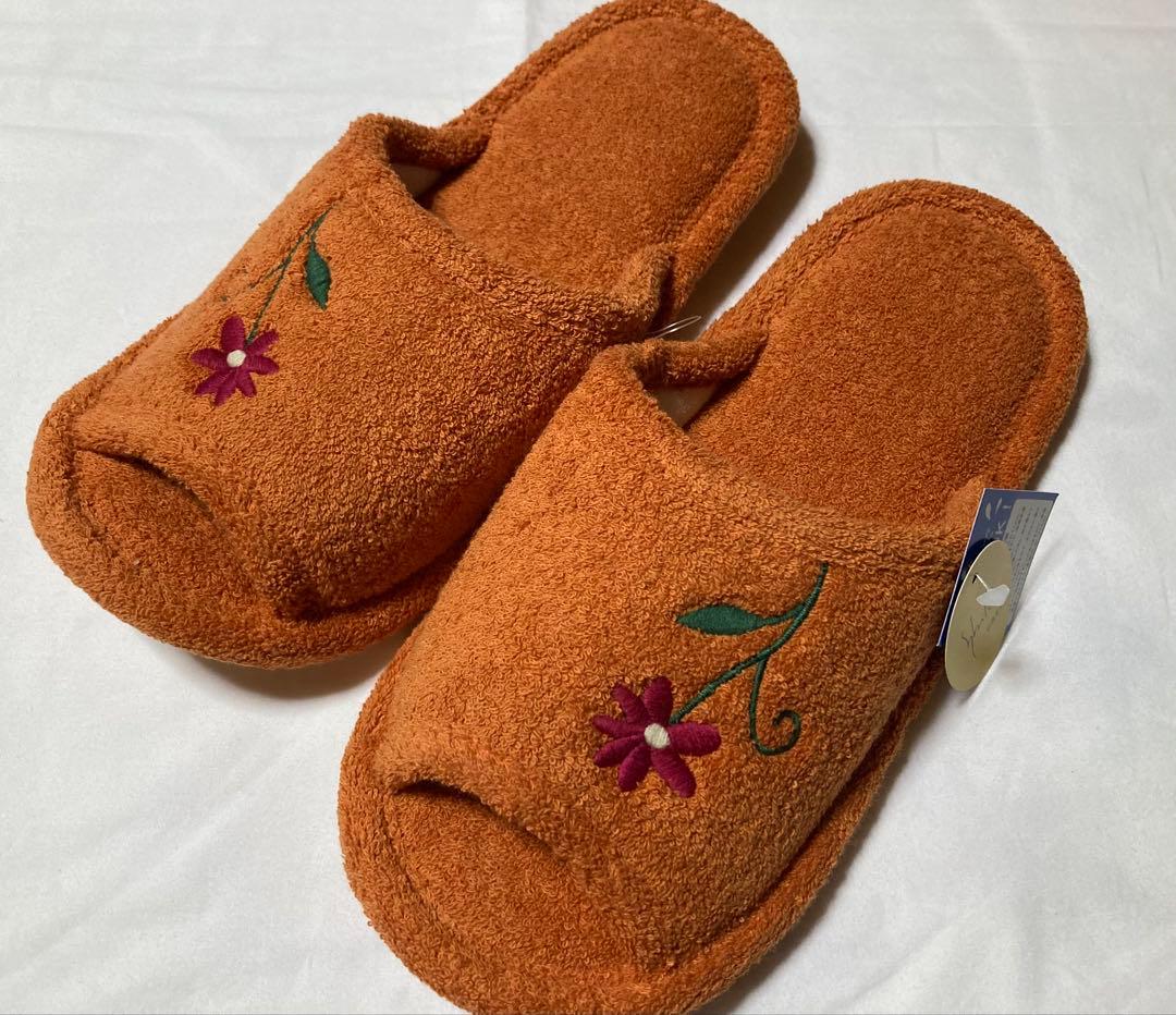 新品＊シビラ トイレタリー トイレセット4点＊トイレマット、フタカバー　スリッパ