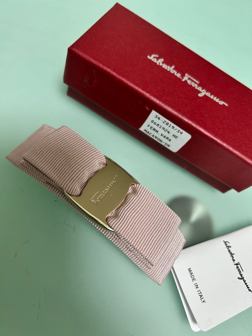 Salvatore Ferragamo ピンク　ヴァラボウヘアバレッタ