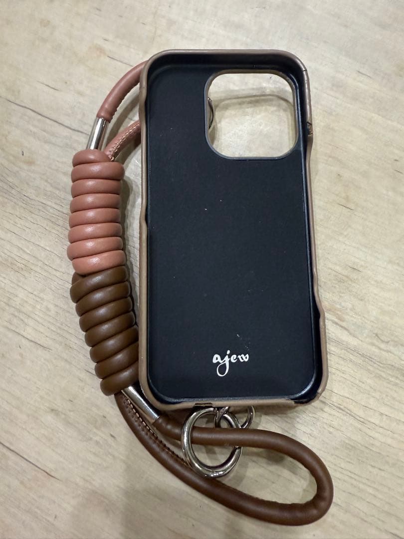 ajew ブラウンレザー調iPhoneケース　iPhone１６Pro