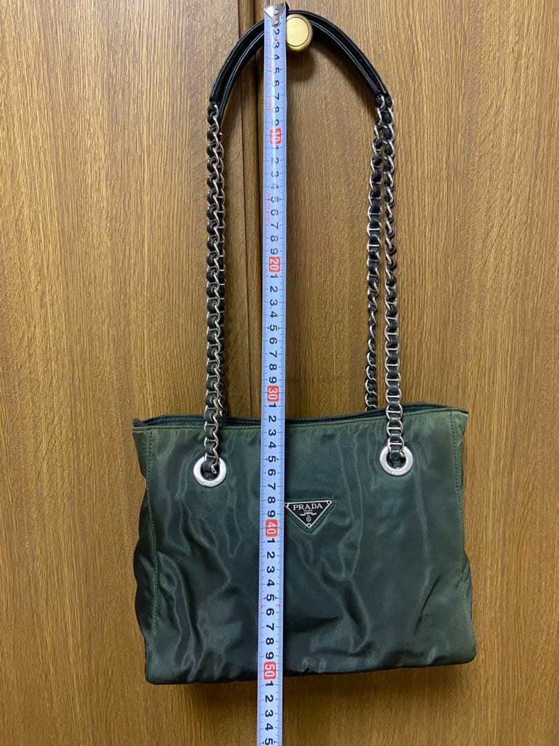 プラダ　シルバーチェーンバッグ