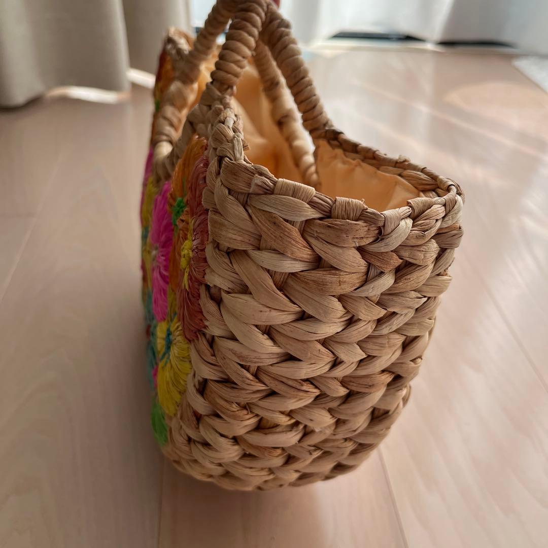 //新品未使用//バリ島花柄刺繍のかごバッグ