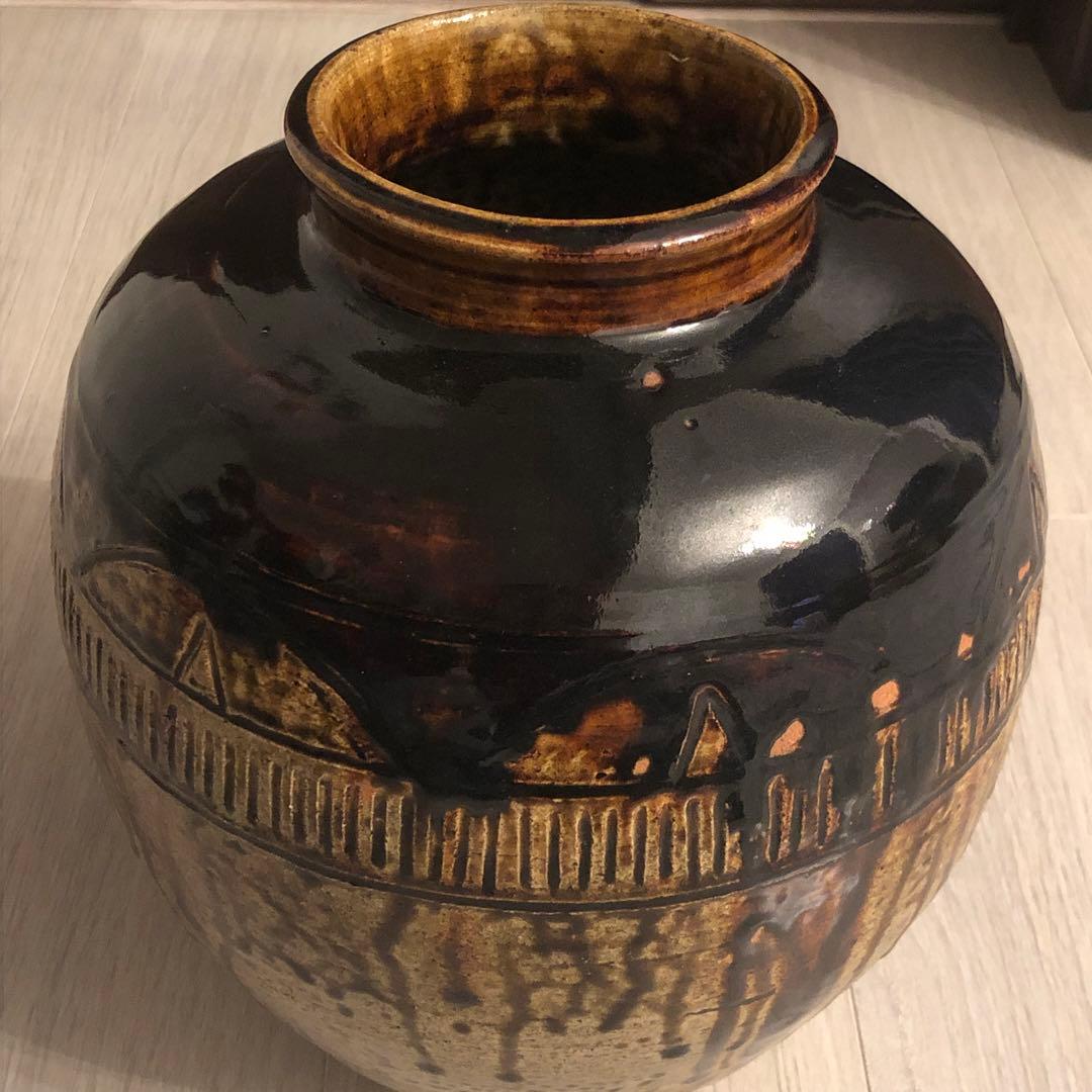 究極の古美術◼️蔵から黒飴のような美しい雰囲気の良い飴色の花瓶、壺が出てきました。