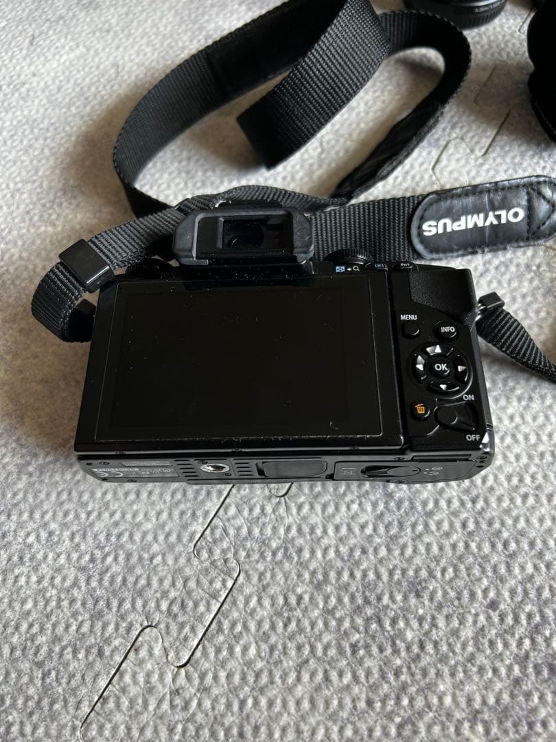 OLYMPUS OM-D ミラーレス一眼カメラ 本体とレンズ3本