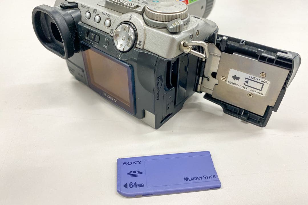 Sony Cyber-shot DSC-F707 「動作品」
