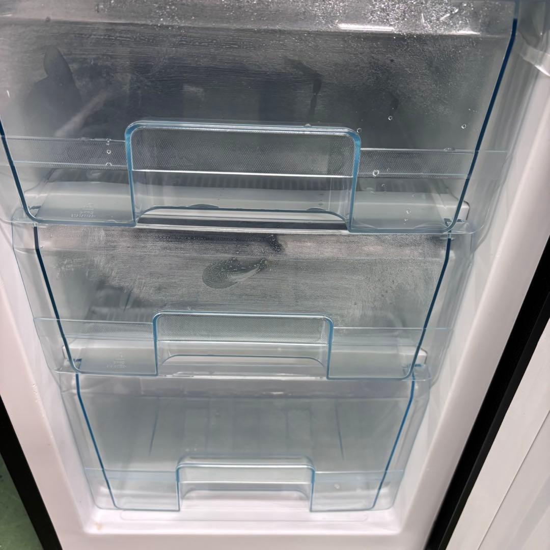 682 スリムサイズ冷蔵庫 100L強　小型　一人暮らし　右開き　2ドア　きれい