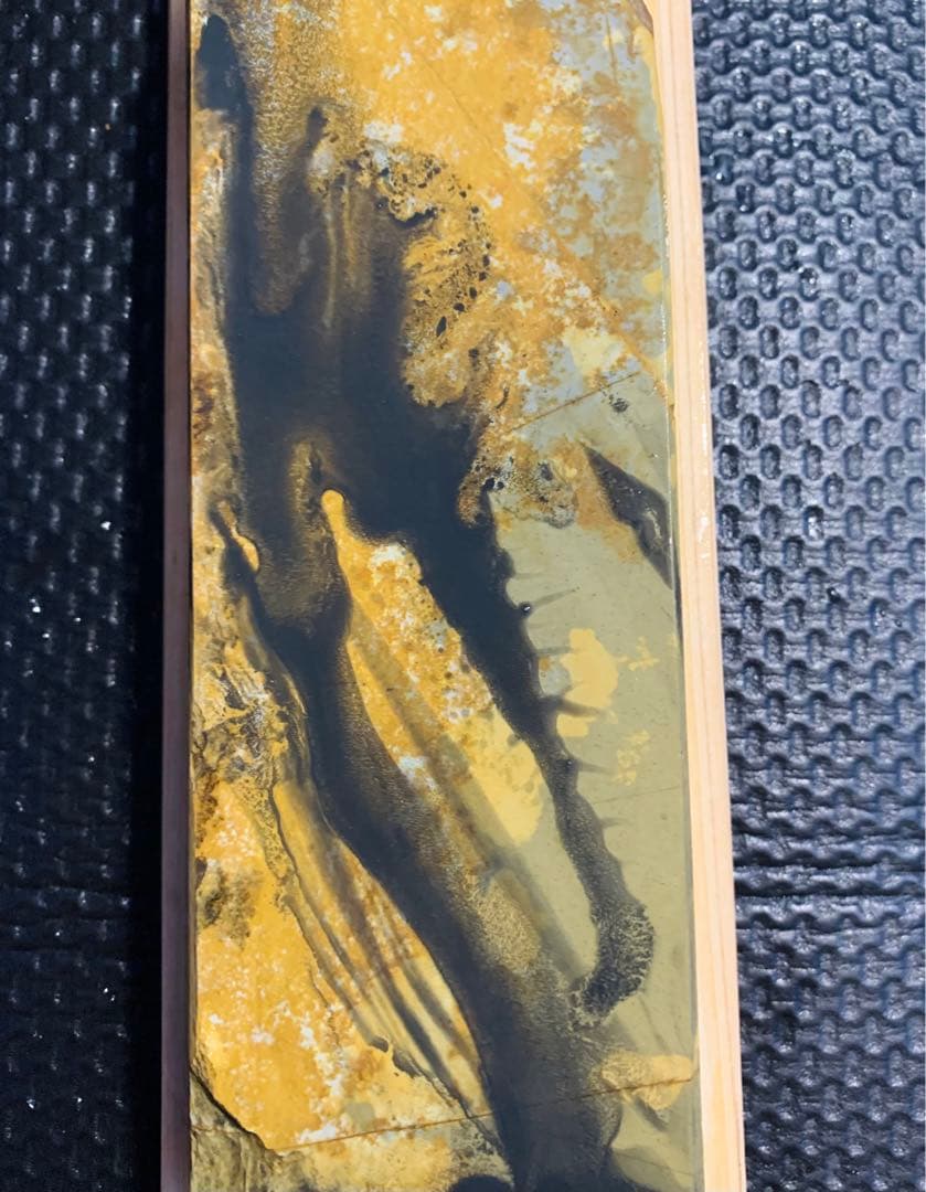 天然砥石　正本山　巣板　梨地　仕上げ砥石　台付き