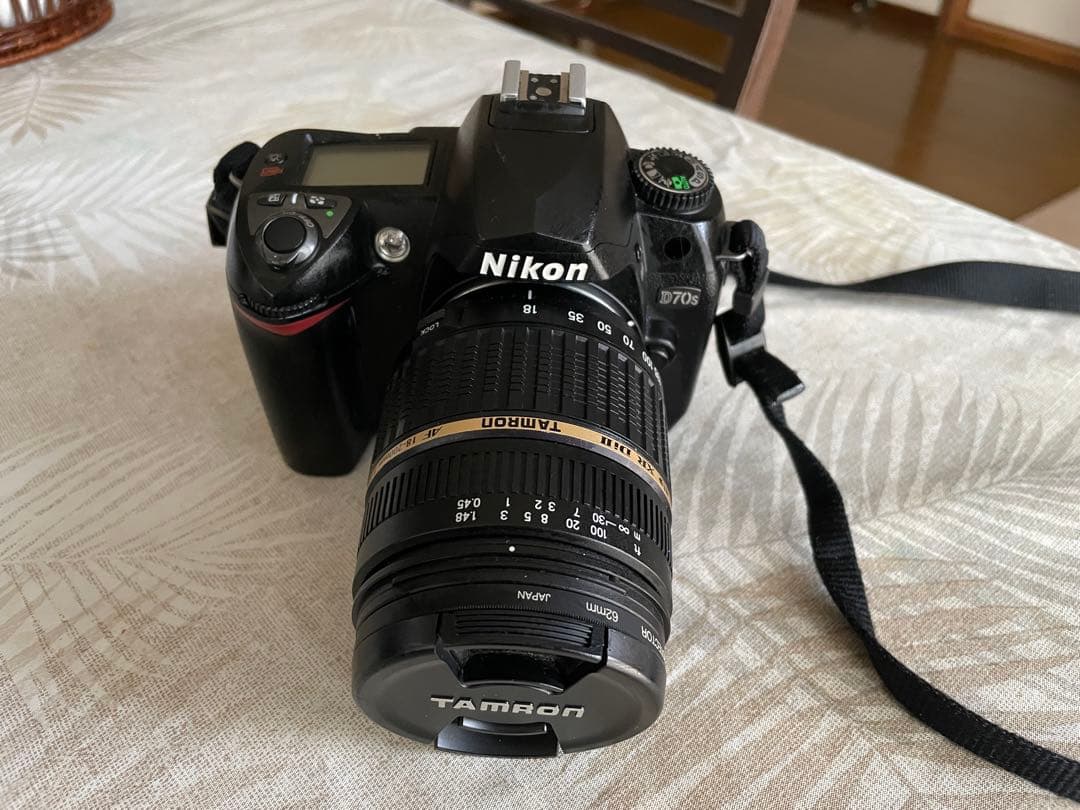 Nikon デジタル一眼レフカメラ ズームレンズ付き　D 70s