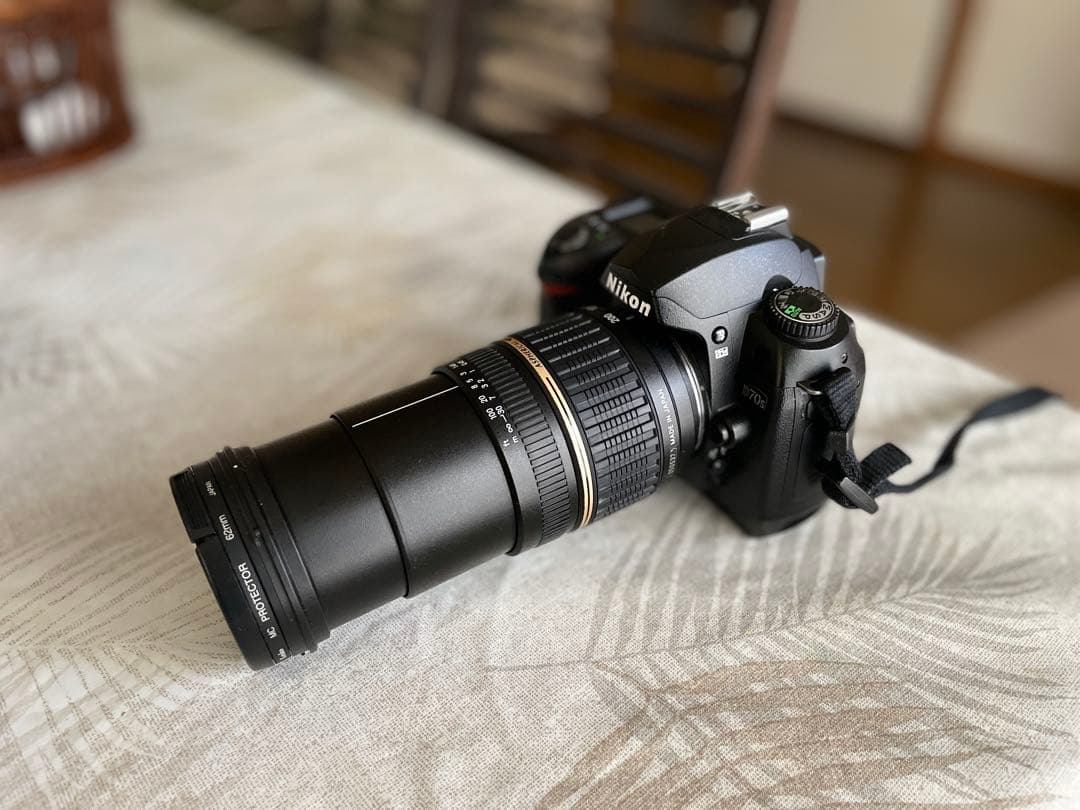 Nikon デジタル一眼レフカメラ ズームレンズ付き　D 70s
