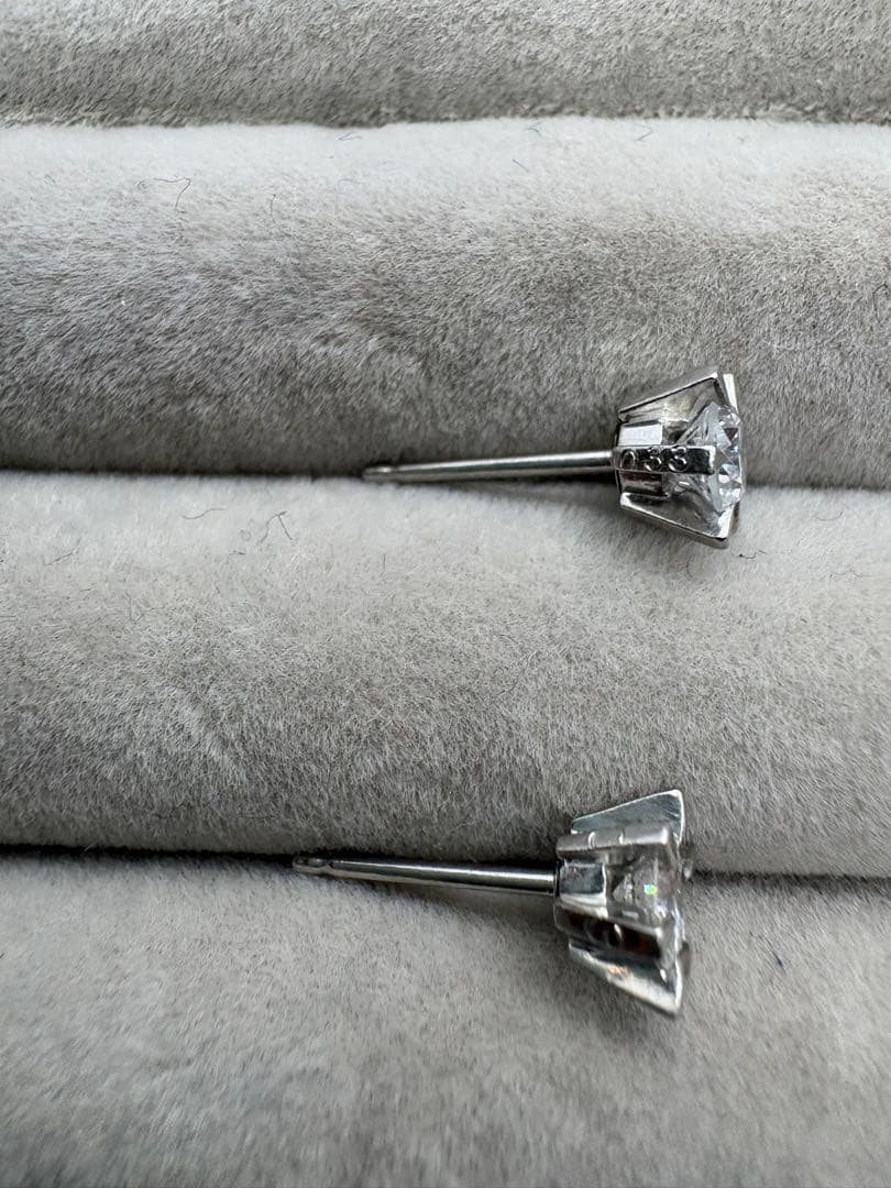 計0.66ct pt900刻印 一粒ダイヤモンドピアス　ペア