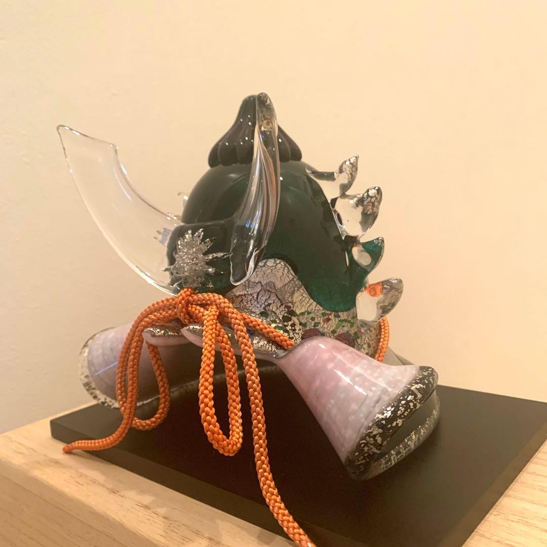 黒木国昭 作 『光琳』ガラス製　兜　かぶと　桐箱と台座付