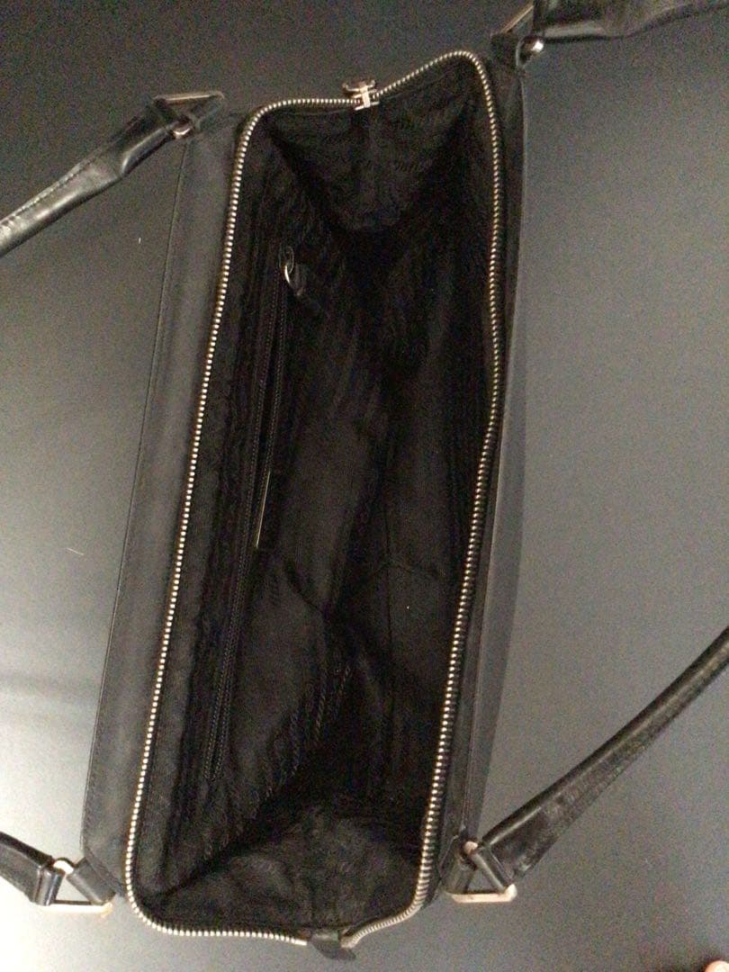 プラダ　黒　バック