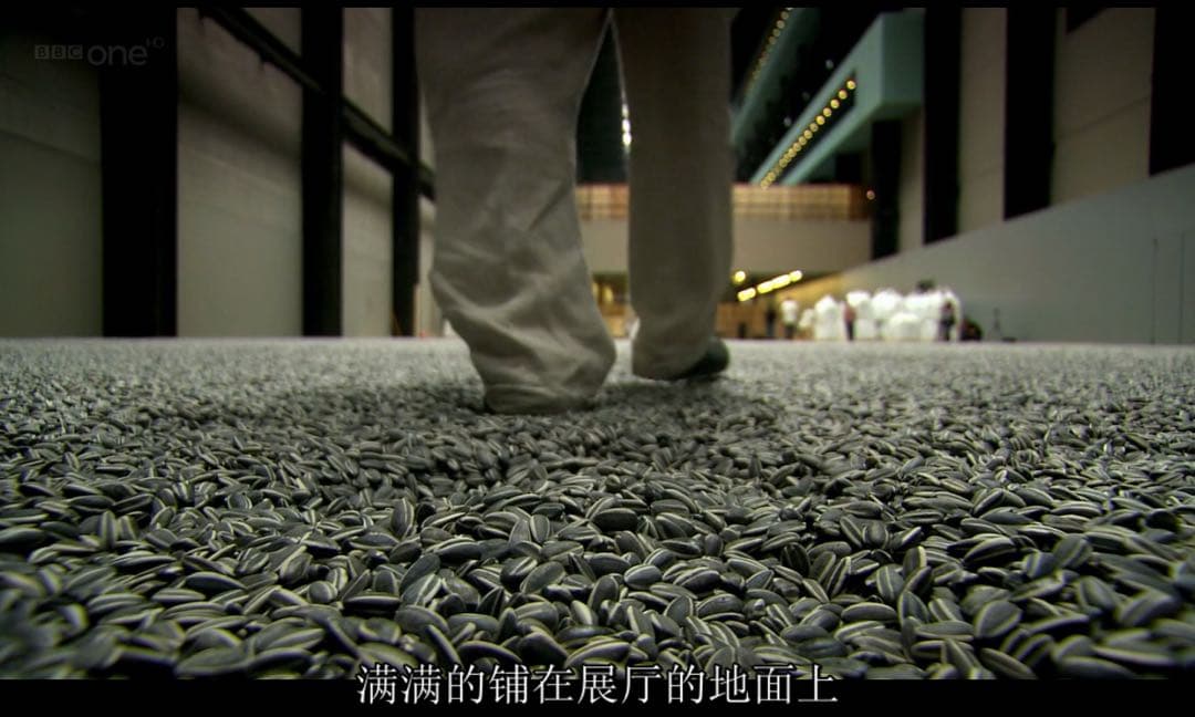 中国で有名な芸術家艾未未(Ai WeiWei)の芸術品——陶器のひまわりの種