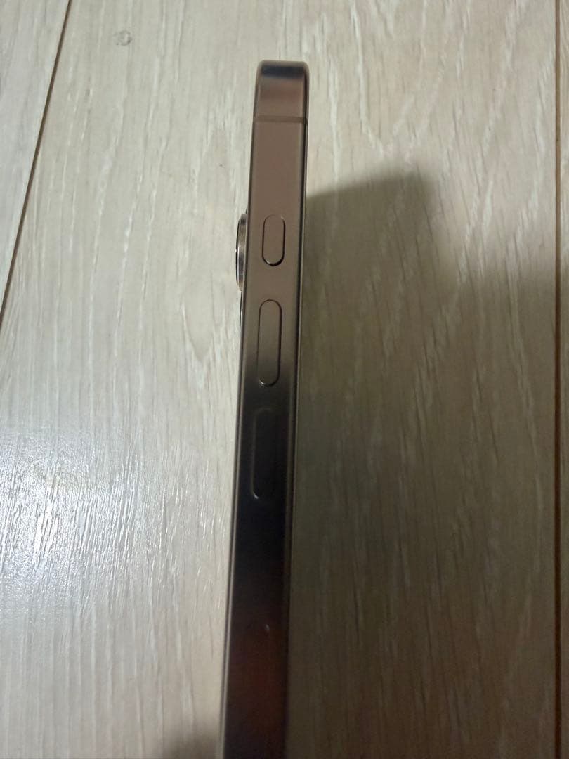 iPhone16pro 256 デザート