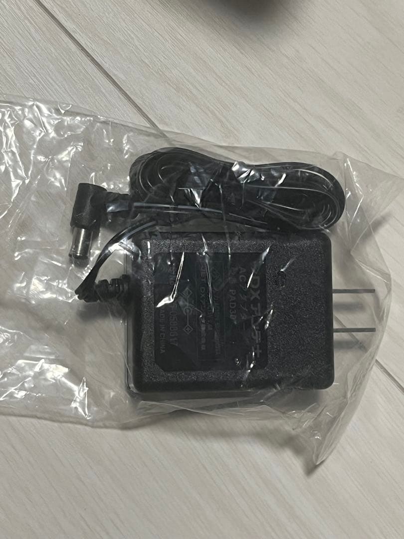 平面アンテナ UH26BA オフホワイト　26素子　ブースター内臓