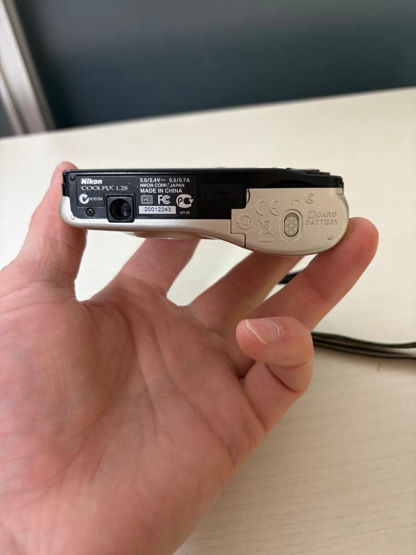 Nikon COOLPIX L28 デジカメ　シルバー