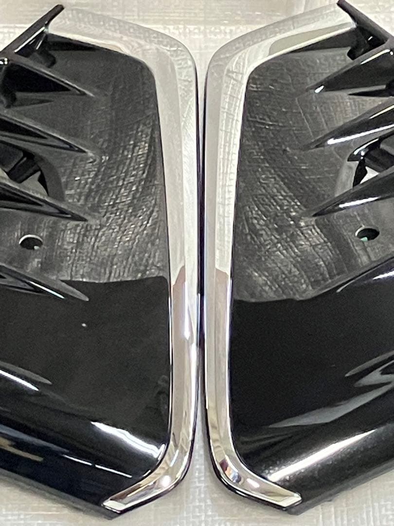 ♦︎トヨタ　ヴォクシー80後期フォグランプガバー★左右★ブラック★