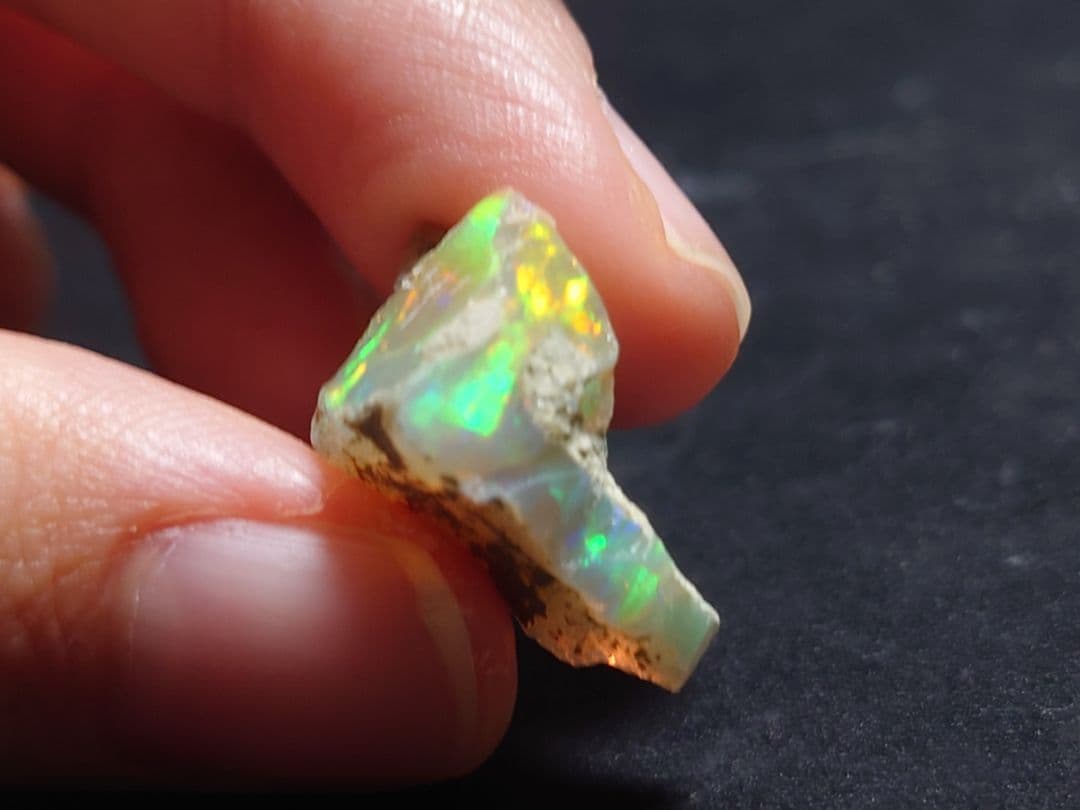 エチオピアウェロ産　オパール　ジュエリーグレード　原石　鉱物標本