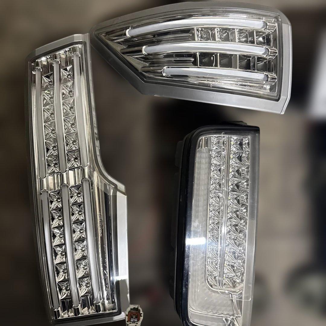 ヴァレンティー　エルグランドRider e52 LEDテールランプ セット