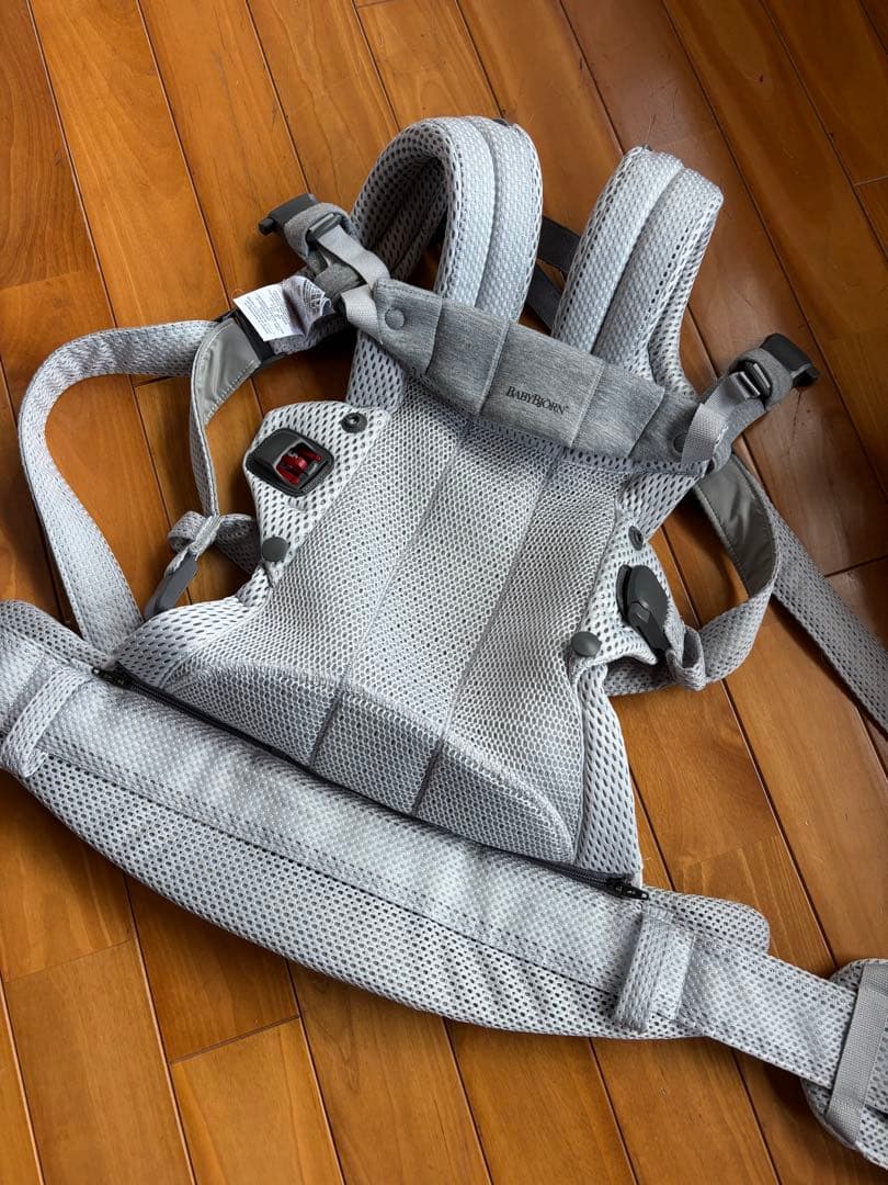 【美品】ベビービョルン ハーモニー 抱っこ紐 シルバー メッシュ 新生児〜3歳