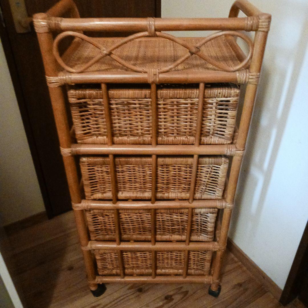 ラタン　　収納棚　　４段　　藤家具　　　　キャスター付き