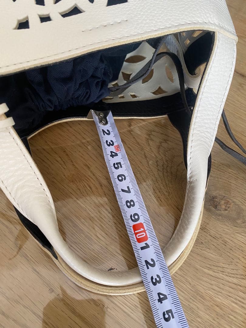 ゲンテン　ホワイト カットアウトデザイン レザーバッグ　最終価格です