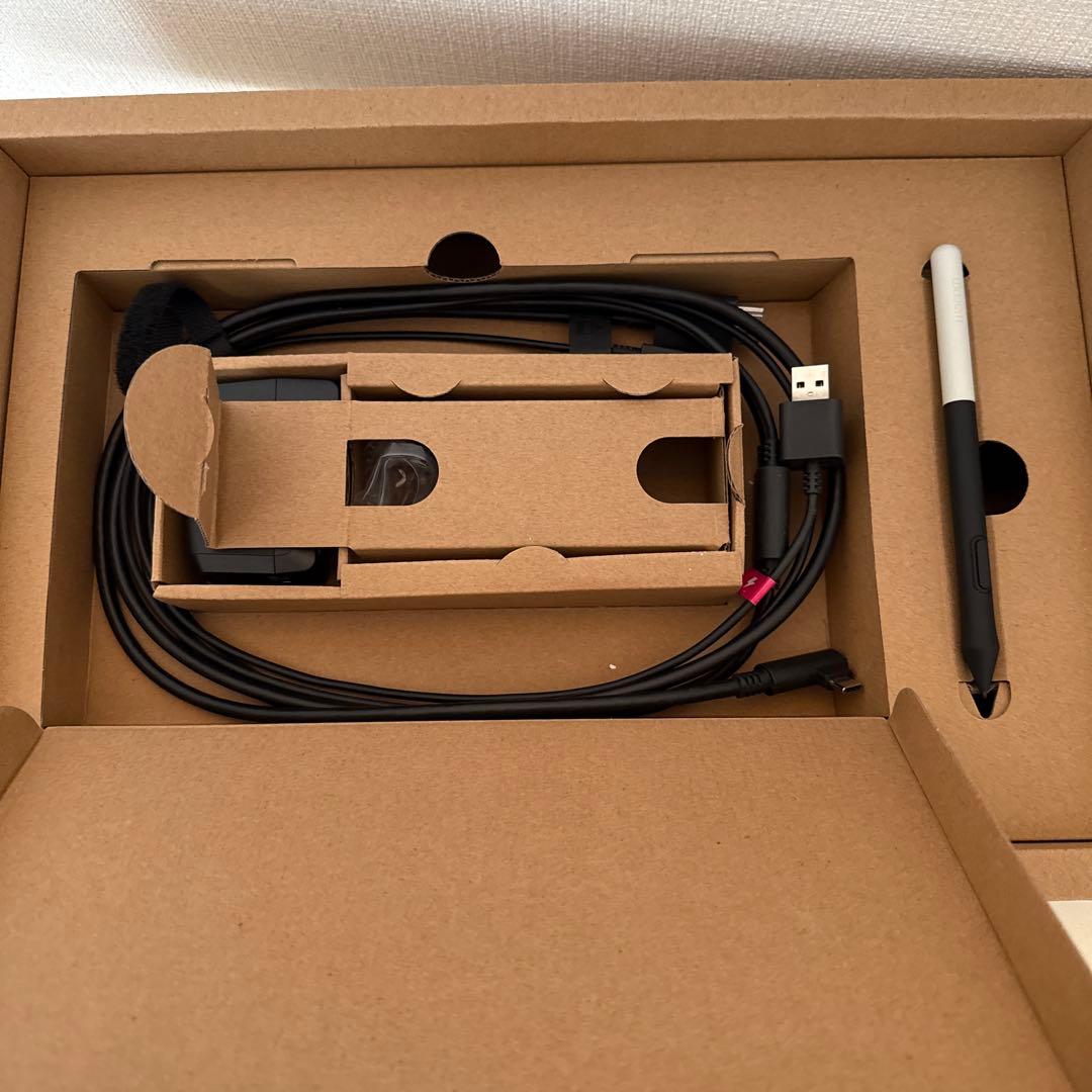 液タブ・ペンタブ Wacom one Creative Pen Display