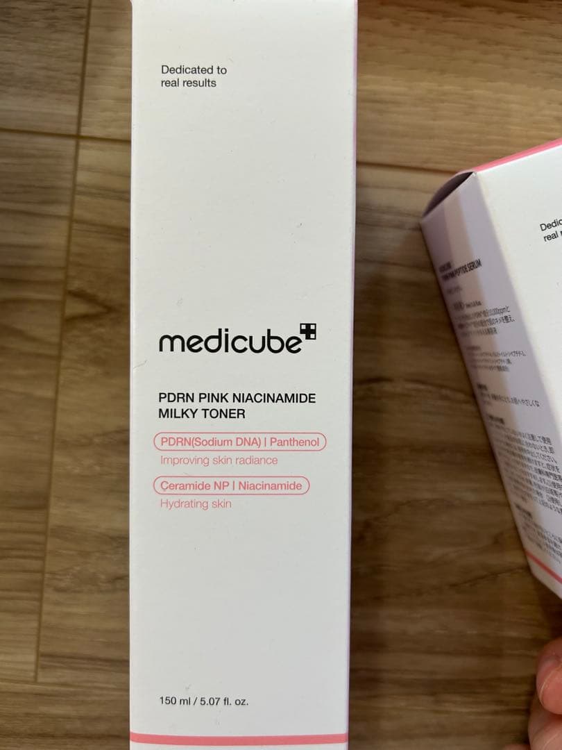 新品 未使用メディキューブ AGE-Rブースタープロ 美顔器　ホワイト