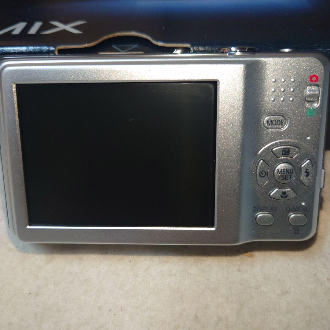 LUMIX FS10・デジタルカメラ 12メガピクセル シルバー