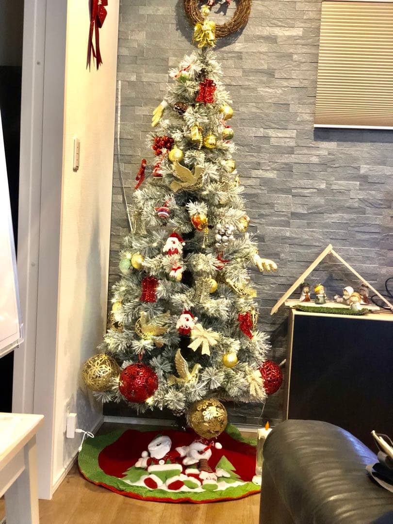 乳白色の緑の枝 クリスマスツリー 180cm ご自宅やビジネスに最適な装飾品付き